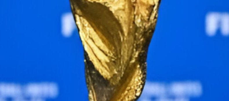 Quito recibe el trofeo del Mundial en histórica visita