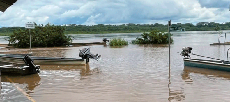 Desbordamiento de ríos inunda Puerto El Carmen en Sucumbíos