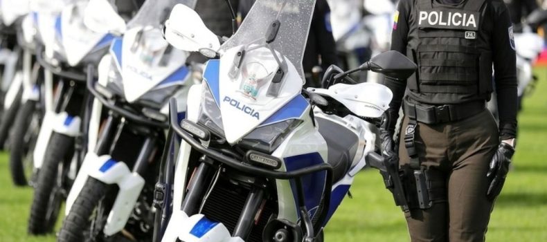 EL GOBIERNO ENTREGA MOTOS A LA POLICÍA Y ANUNCIA EL REGRESO DE LOS ESCUADRONES DE CARRETERA