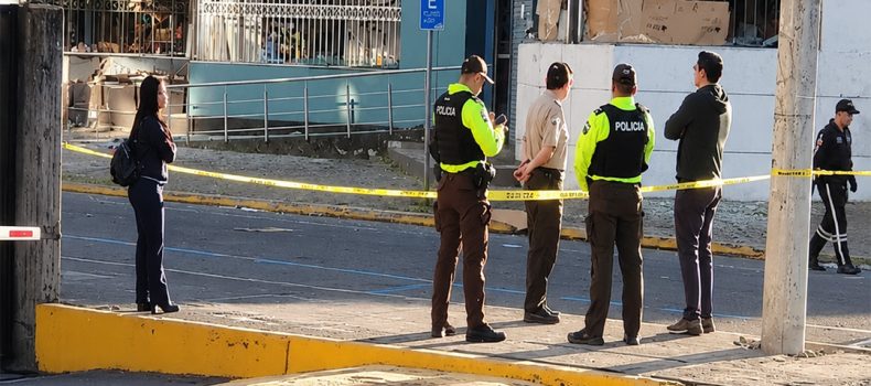 Atentado con explosivos afecta las instalaciones de la ARCOM en Quito