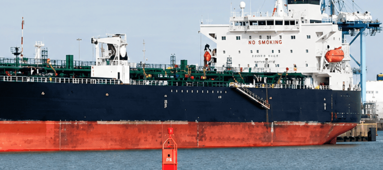 El Reino Unido intercepta por primera vez un petrolero de la supuesta «flota fantasma» de Rusia