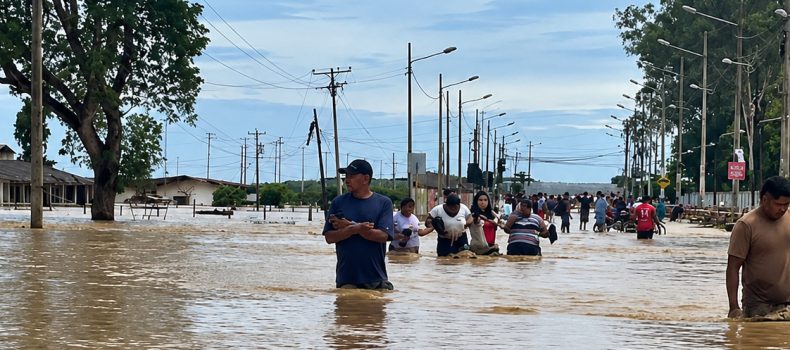 MÁS DE 400 PERSONAS SON EVACUADAS TRAS INTENSAS INUNDACIONES EN EL CANTÓN BALAO
